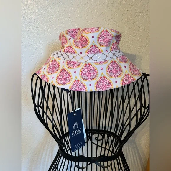 Girl’s Reversible hat - Picture 1 of 2